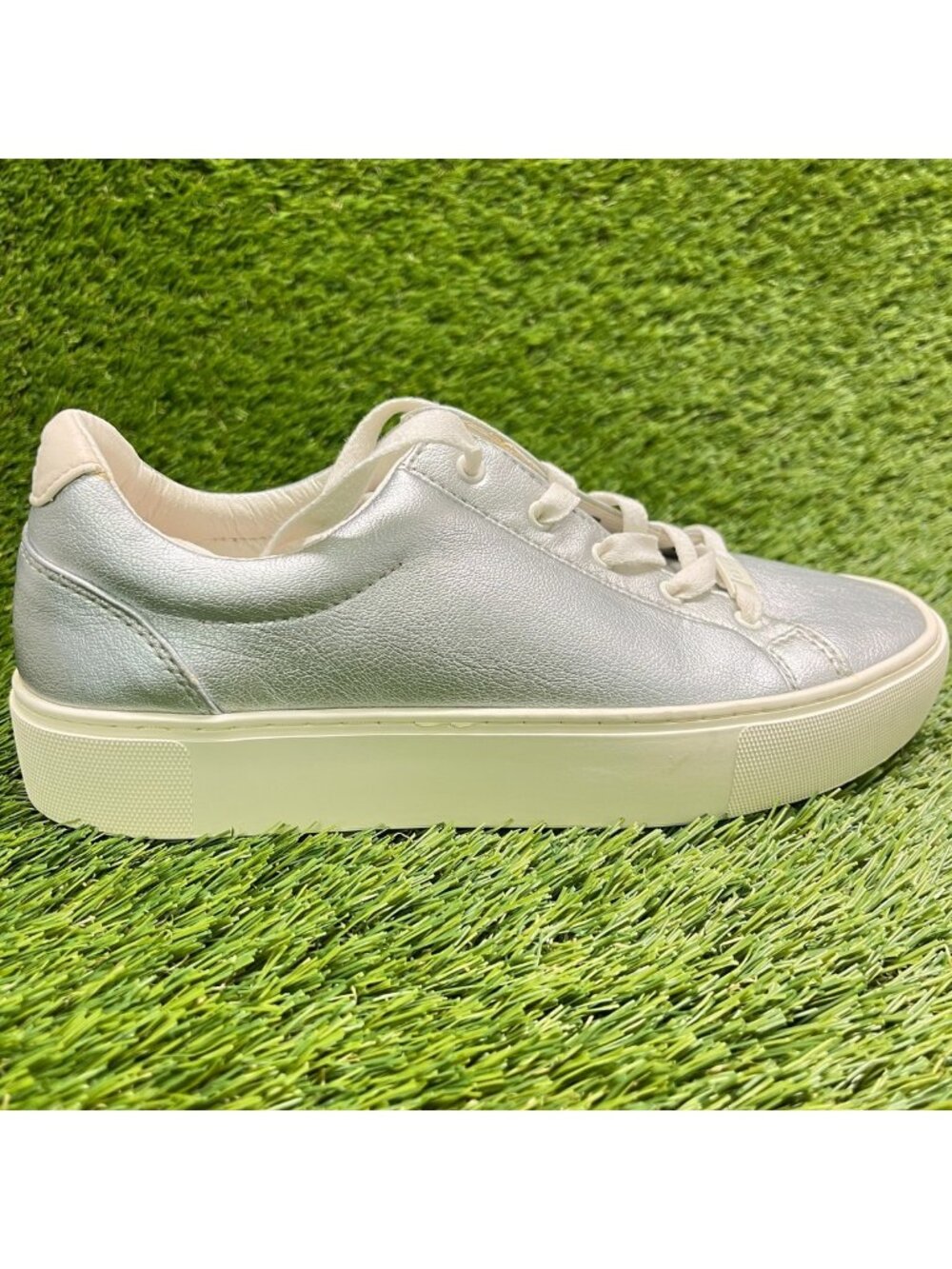UGG Zilo Womens Size 8 Metallic Silver Athletic Leather Slip On Shoes Sneakers
